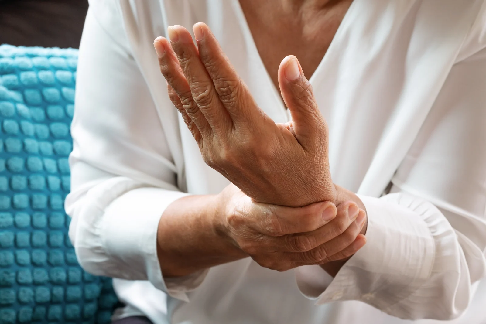 a woman with nerve pain can choose between gabapentin vs lyrica for treatment